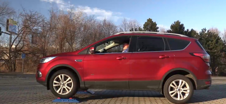 Ford Kuga 4x4 test C520