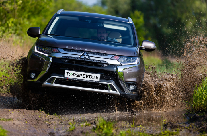 TEST MITSUBISHI OUTLANDER 2.0I 4WD CVT - SEDEM NENÁROČNÝCH