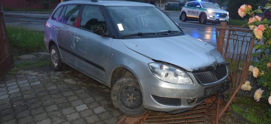 14 ročný nabúral a nafúkal! Z plného auta sa všetci rozutekali