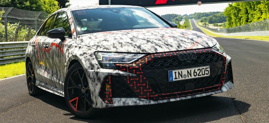 Audi RS 3 po facelifte. Prvé fotky a čas z Nürburgringu na úrovni Ferrari F12 či Koenigseggu CCX