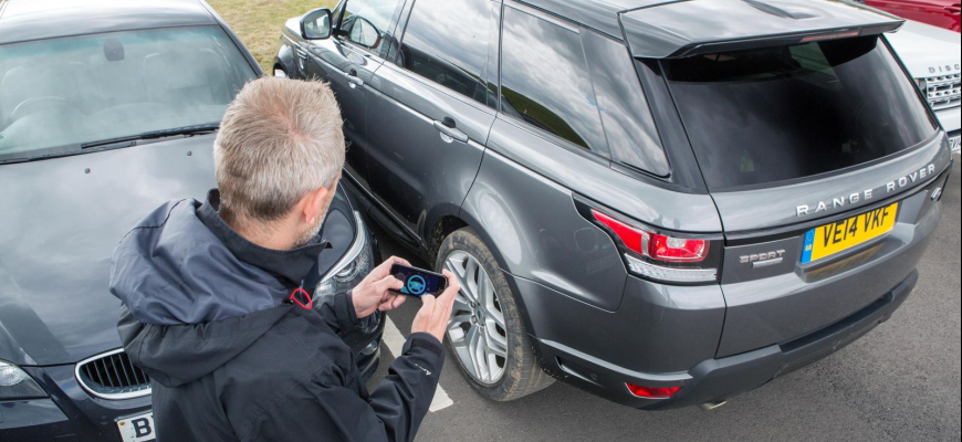 Range Rover na diaľkové ovládanie? V teréne aj na parkovisku sa môže hodiť.