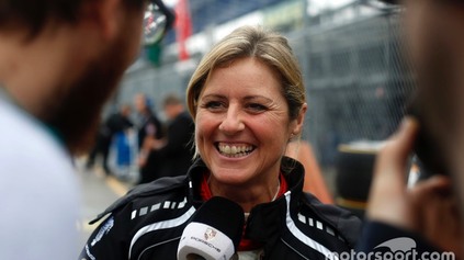 KRÁĽOVNÁ NÜRBURGRINGU SABINE SCHMITZ MÁ RAKOVINU. FANÚŠIKOV O TOM INFORMOVALA NA FACEBOOKU