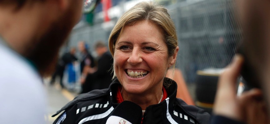 Kráľovná Nürburgringu Sabine Schmitz má rakovinu. Fanúšikov o tom informovala na Facebooku