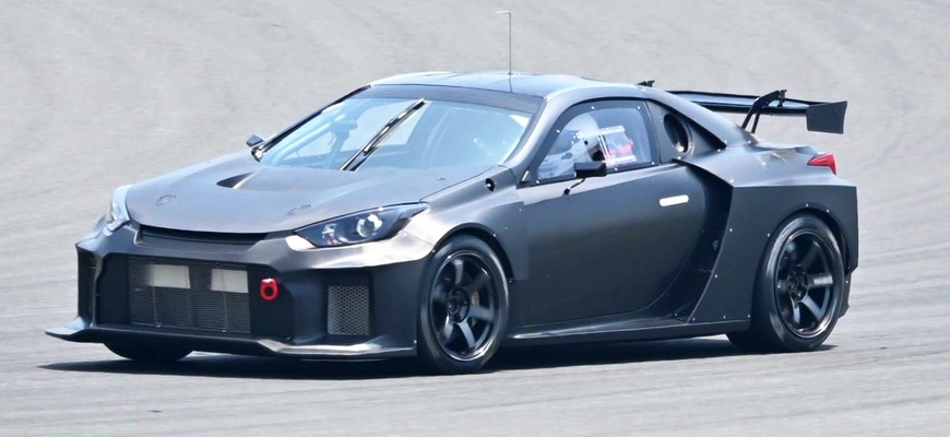 To je ona! Nová Toyota MR2 alebo Celica? Pripomína oboje, motor má vzadu