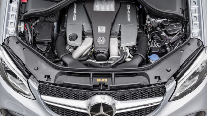 MOTOR V8 Z PONUKY MERCEDESU NEZMIZNE NIKDY! BUDE ALE STÁLE MENŠÍ A URČITE NIE ATMOSFÉRICKÝ.