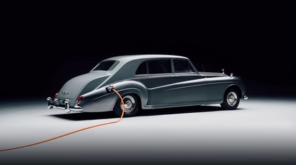 Tak toto je štýl, prvý elektrický Rolls-Royce je retro len pre najbohatších