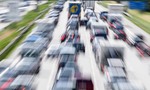 Motoristov chceli nahnať z áut do vlakov a autobusov. Lacný lístok v Nemecku nesplní emisné ciele!