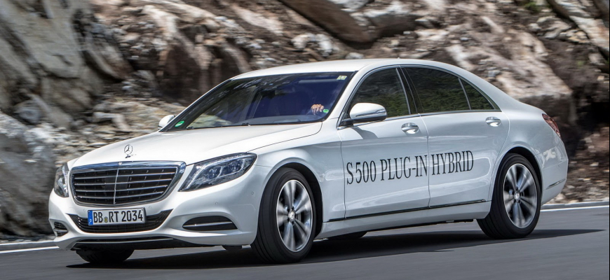 Mercedes upúšťa od nafty, budúcnosť sú hybridné pohonné jednotky