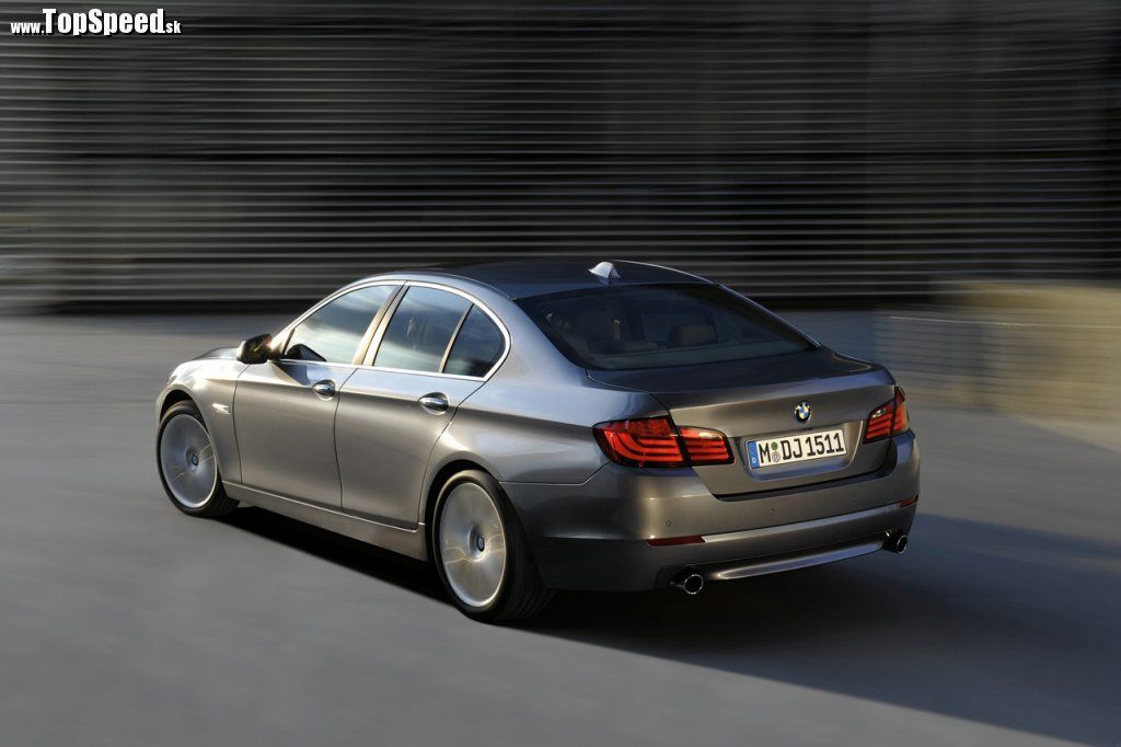 Nové BMW 5 dorazilo. Bude jeho design opäť rozdelovať verejnosť? My si myslíme že nie.