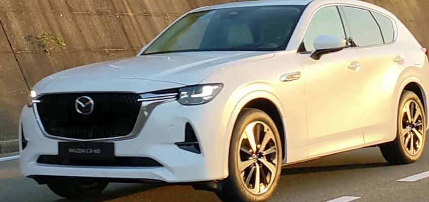 SUV Mazda CX-60 prichytené bez kamufláže. Proporcie naznačujú prelomovú techniku