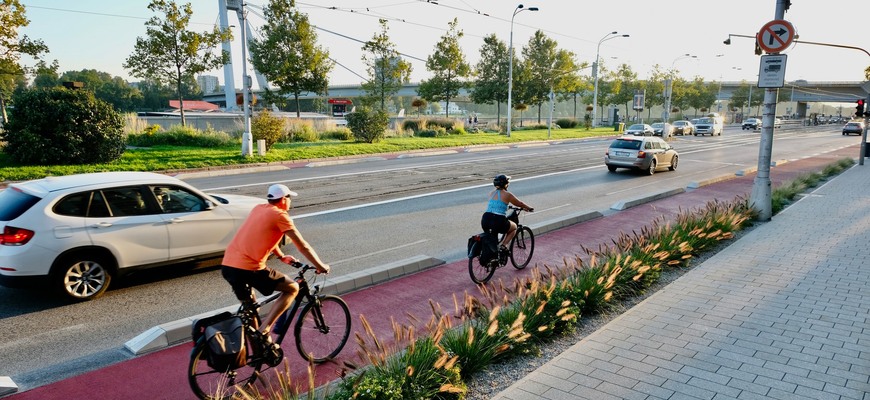 Viac ciest pre autá na úkor cyklotrás? Chcú vyblokovať mestá ako BA, štát vraj hrozí zásahom