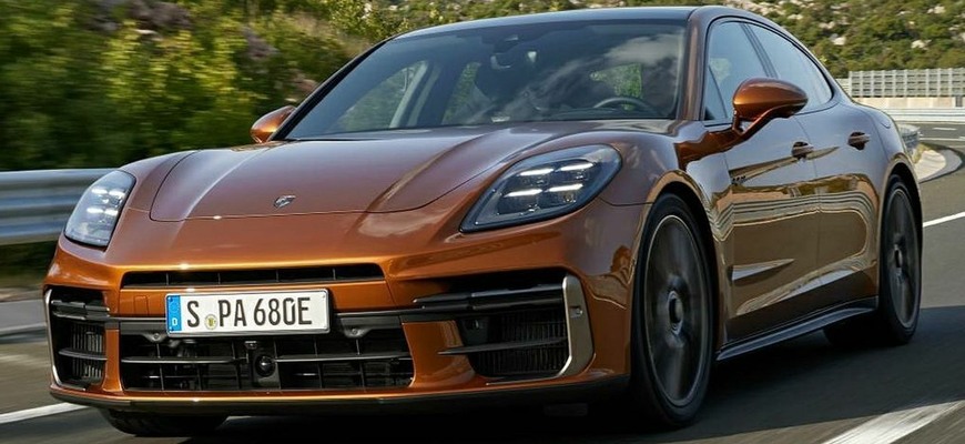 Nové Porsche Panamera: máme pre vás prvú oficiálnu fotku tesne pred svetovou premiérou