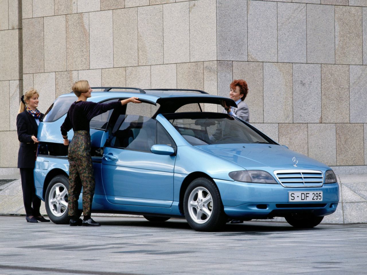 Mercedes Vario Research Car 4 auta v jednom