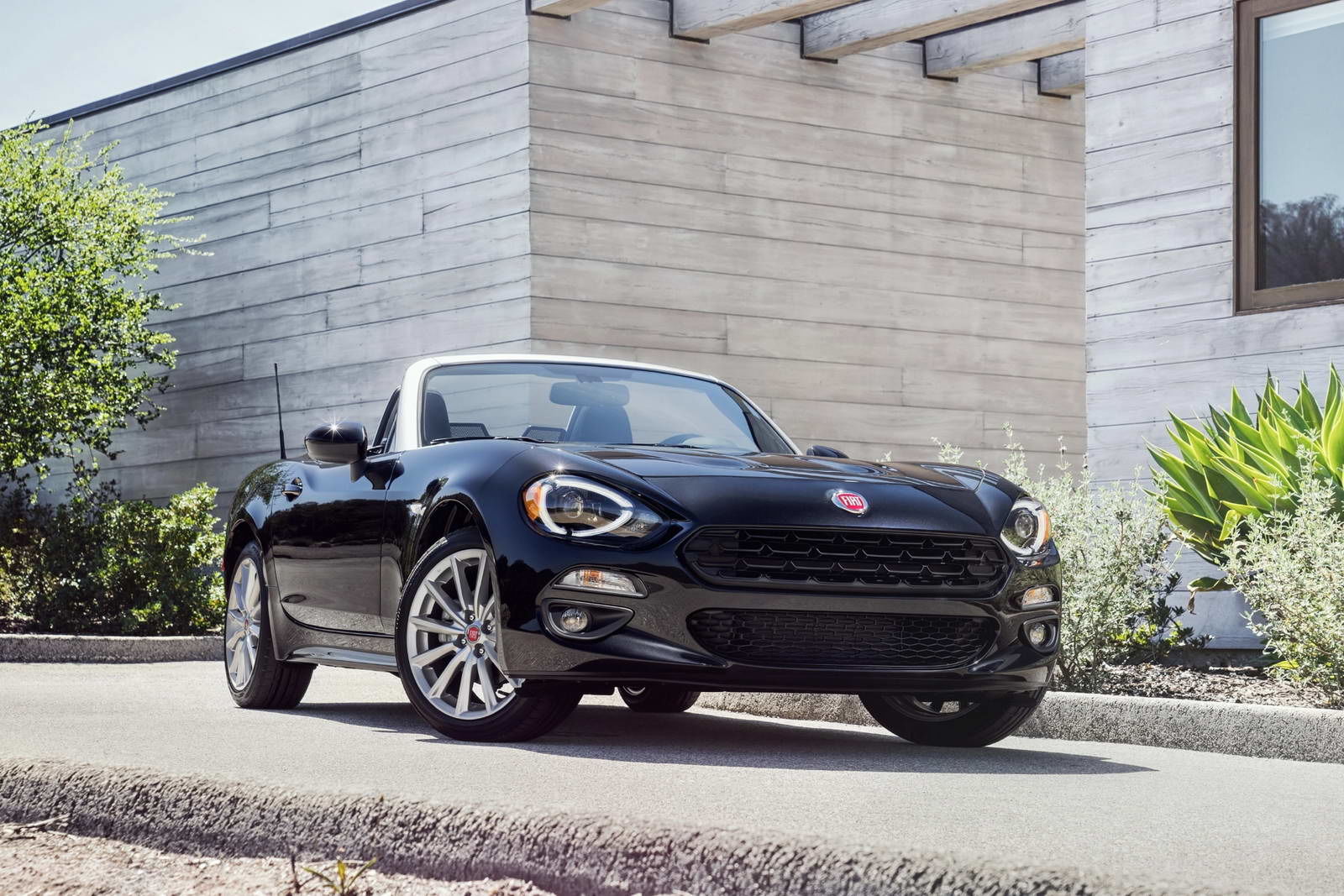 Fiat 124 Spider vs. Mazda MX-5 ND