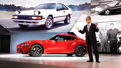Šéf Toyoty tvrdí, že „tichá väčšina“ odvetvia pochybuje o čisto elektrickej budúcnosti