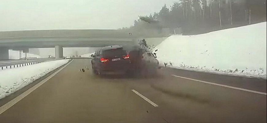 Mrazivá nehoda na diaľnici. BMW X5 to napálilo do Škody Octavia