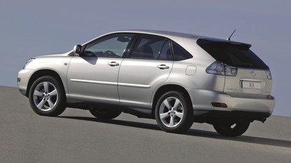 LEXUS HYBRID ELEKTRIFIKÁCIU V PRÉMIOVKÁCH NASADIL PRVÝ. UŽ PRED 20 ROKMI