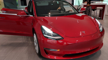 Vystavená Tesla Model 3 s biednou kvalitou výroby?