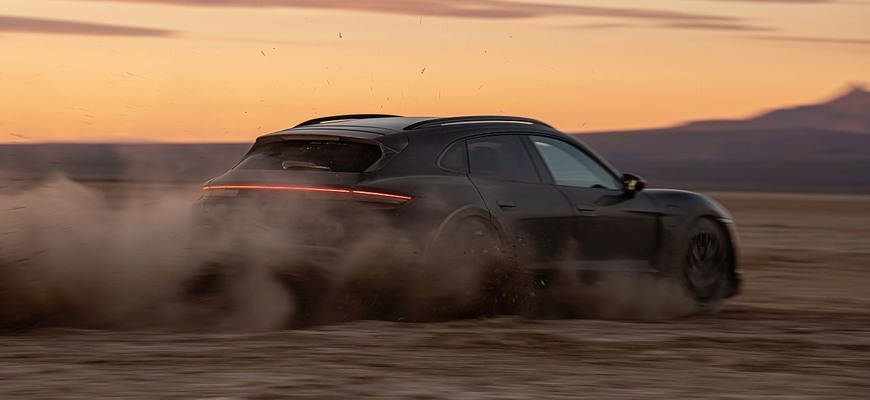 Porsche Taycan Cross Turismo chce zaujať aj jazdou na nespevnenom povrchu. Premiéra bude 4. marca