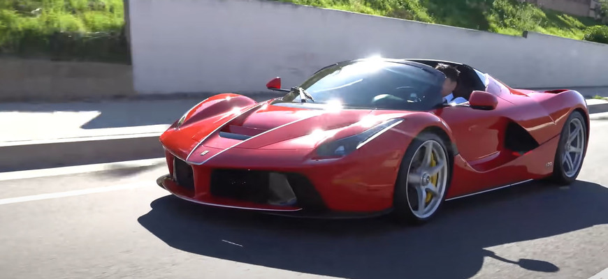 LaFerrari Aperta rozšírilo flotilu známeho zberateľa, predchádzala tomu päťročná kauza