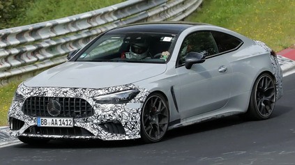 PLUG-IN HYBRIDNÝ ŠTVORVALEC VO VRCHOLNÝCH AMG ZLYHAL. MERCEDES SA VRÁTI K MOTOROM V8!