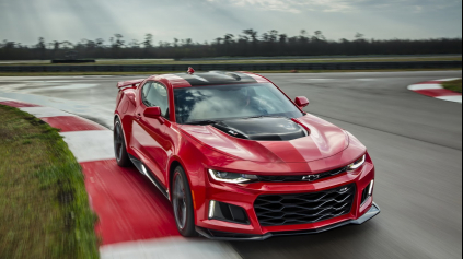 Chevrolet Camaro ZL1 má menej kg, 648 koní a 10st. prevodovku