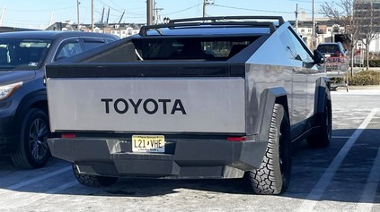 TESLA V EURÓPE: JEJ AUTÁ SA ZRAZU PREDÁVAJÚ ZA VÝRAZNE NIŽŠIE CENY! ČO JE ZA TÝM?