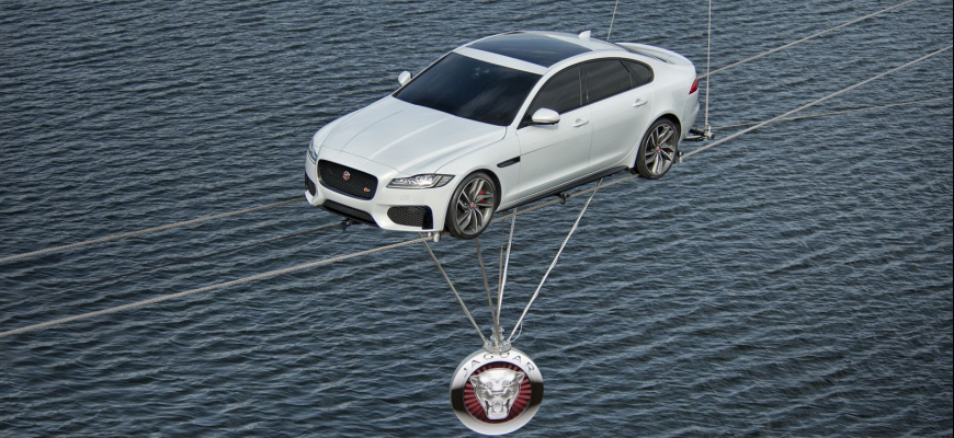 Nový Jaguar XF je ľahší až o 200 kg. Po visutom lane prešiel 240 m