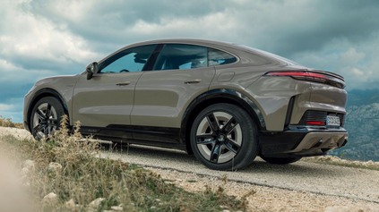 NOVÉ PORSCHE CAYENNE COUPÉ ELECTRIC OFICIÁLNE. 1156 KONÍ POD ŠIKMOU STRECHOU