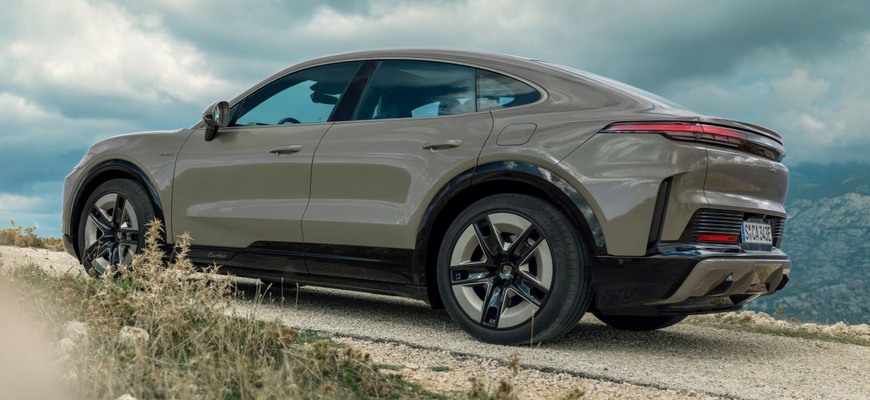 Nové Porsche Cayenne Coupé Electric oficiálne. 1156 koní pod šikmou strechou