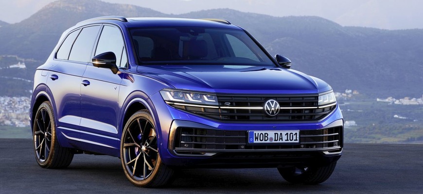 Posledný VW Touareg má za sebou facelift. Dostal detekciu zaťaženia strechy i lepší podvozok