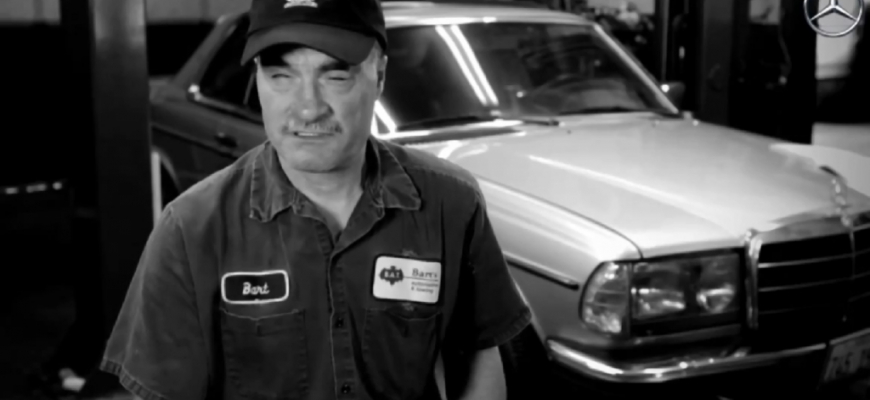VIDEO: Slepý automechanik