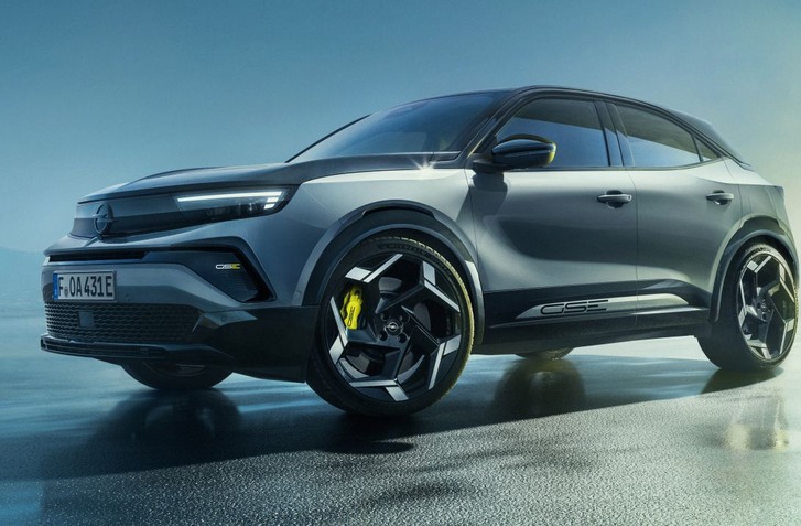 NOVÝ OPEL MOKKA GSE OFICIÁLNE. NAJVÝKONNEJŠÍ MODEL ZNAČKY JE ODTERAZ ELEKTRICKÝ CROSSOVER