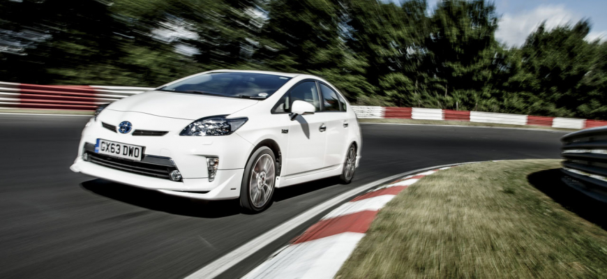 Prius má na Nordschleife spotrebu 0,4 l. Vy to nedokážete!