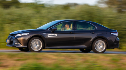 Test Toyota Camry Hybrid: Úsporná a tichá, ale nie vždy