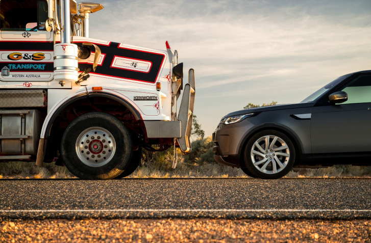 LAND ROVER DISCOVERY UTIAHNE 110-TONOVÝ KOLOS A NEZAPOTÍ SA!