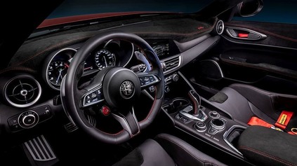 ALFA ROMEO SI PONECHÁ FYZICKÉ TLAČIDLÁ. V INTERIÉRI NECHCE MAŤ LEN DOTYKOVÉ DISPLEJE