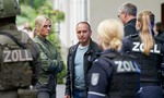 Semir z Kobra 11 oslávil 60. Seriál zničil vyše 7 000 áut, doma má Maserati