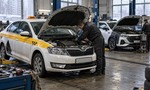 Čínske autá v ruských taxislužbách: Prečo radšej opravujú staré škodovky?