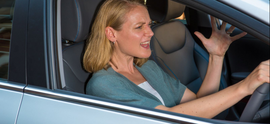Podľa výskumu sú ženy za volantom zúrivejšie ako muži!
