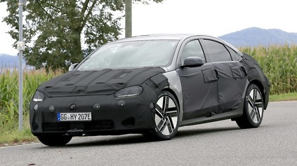 HYUNDAI IONIQ 6 SI VYŠLIAPNE NA BMW I4 A TESLU MODEL 3. A MAL BY MAŤ DOJAZD AŽ 500 KM