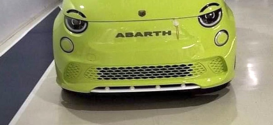Na internete sa objavila prvá fotka ostrého elektrického hatchbacku Abarth 595e
