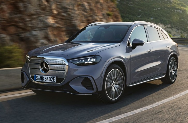 NOVÝ MERCEDES GLC MÁ SLOVENSKÚ CENU. KOĽKO STOJÍ V POROVNANÍ S NOVÝM BMW IX3?