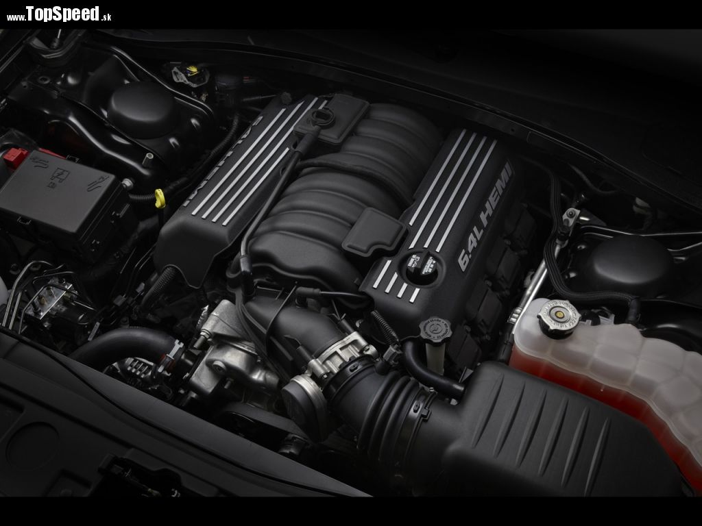Toto je najdôležitejší pohľad. Atmosférický V8 s objemom 6,4 litra s výkonom 470 k a 637 Nm.