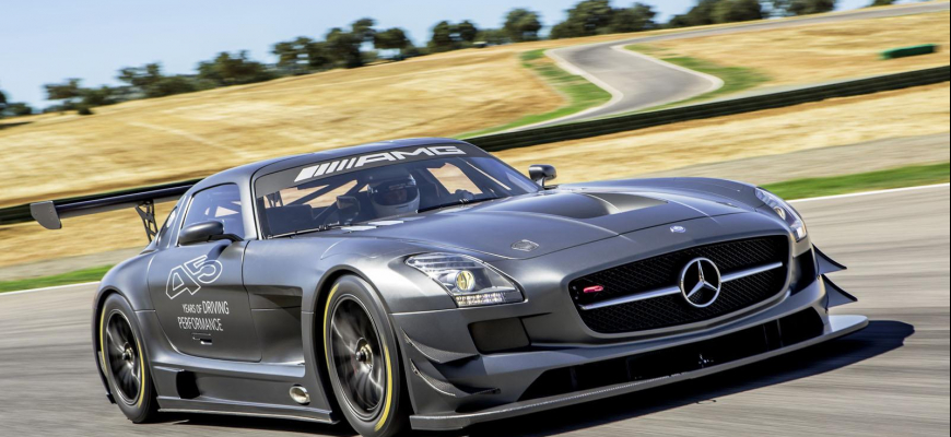 Päť kusová séria okruhového  SLS AMG GT3. AMG totiž oslavuje.