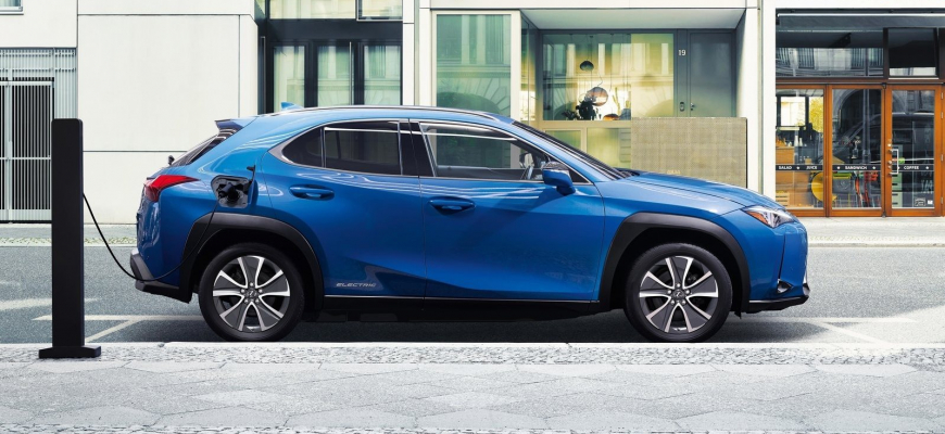 Elektrický Lexus UX 300e je s výkonom 204 k najvýkonnejšou verziou UX