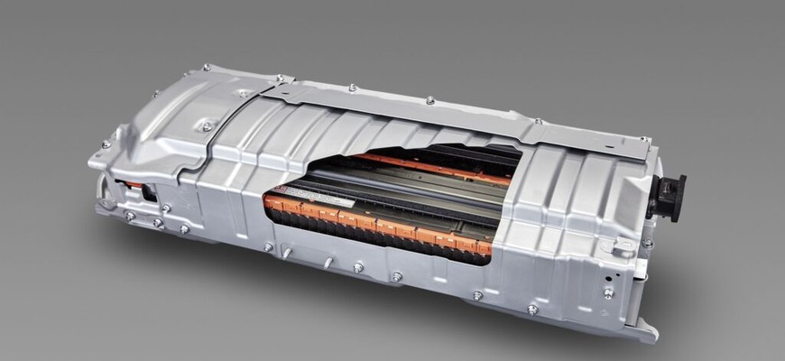 Solid-state batérie Toyota ponúknu dojazd 1 000 km a životnosť až 40 rokov