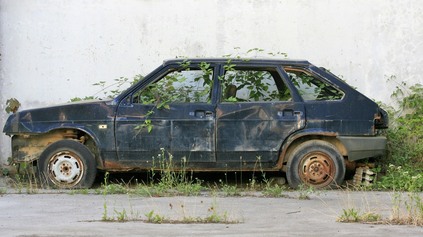 SAMOSPRÁVY KONEČNE DOSTALI PÁKY NA AUTOVRAKY. AKO ODSTRÁNIŤ AUTOVRAK?