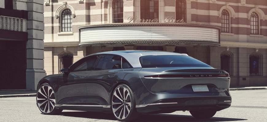 Pozor, čo vozíte v kufri. Stačí málo a môže vás to stáť drahú návštevu servisu!