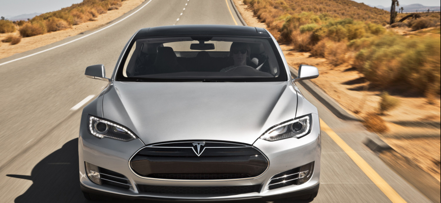 Musk chce vyrábať milióny elektromobilov. Už v roku 2025!